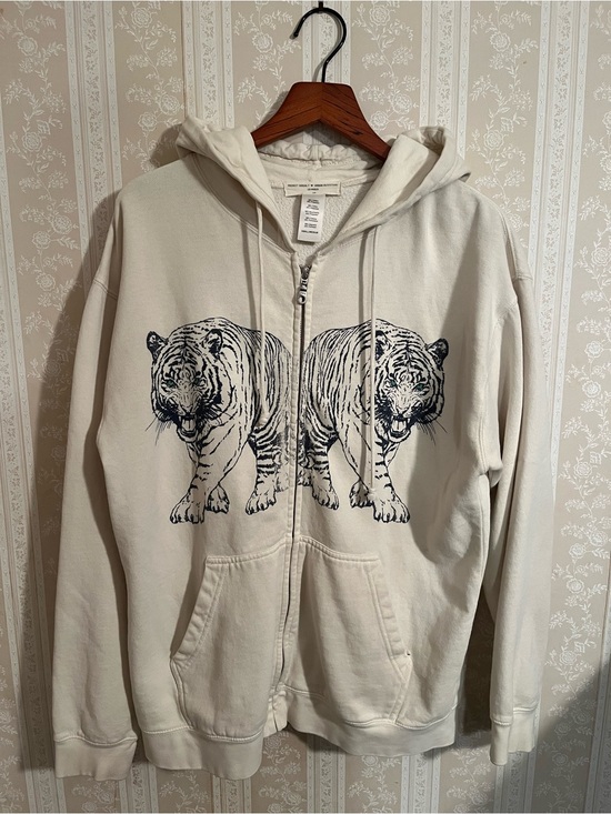 Urban Outfitters Tops - Urban Outfitters Tiger Graphic Full Zip Hoodie - Women’s S/M